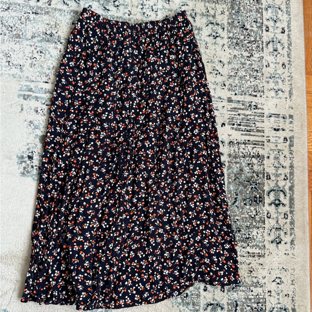 Uniqlo Midi Flowy Skirt - Black and Orange Floral Size CS